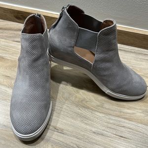 LINEA PAOLO Bootie Amanda Wedge Bootie - Size 9